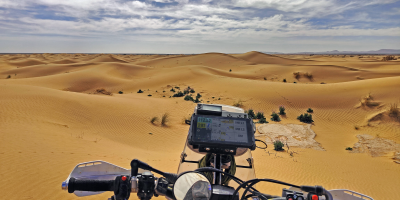 moto roadbook dunes sable désert Maroc